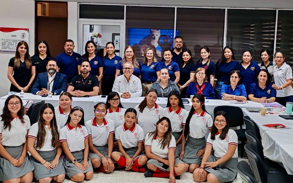 Capacitan a futuros docentes para promover comunidades más saludables