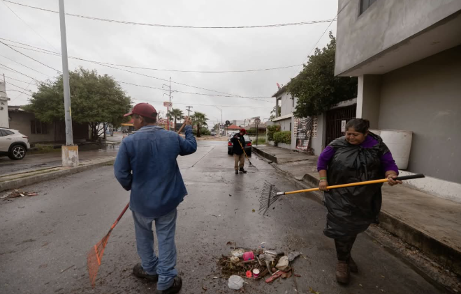 Beto Granados da seguimiento a trabajos para agilizar el desagüe tras las lluvias