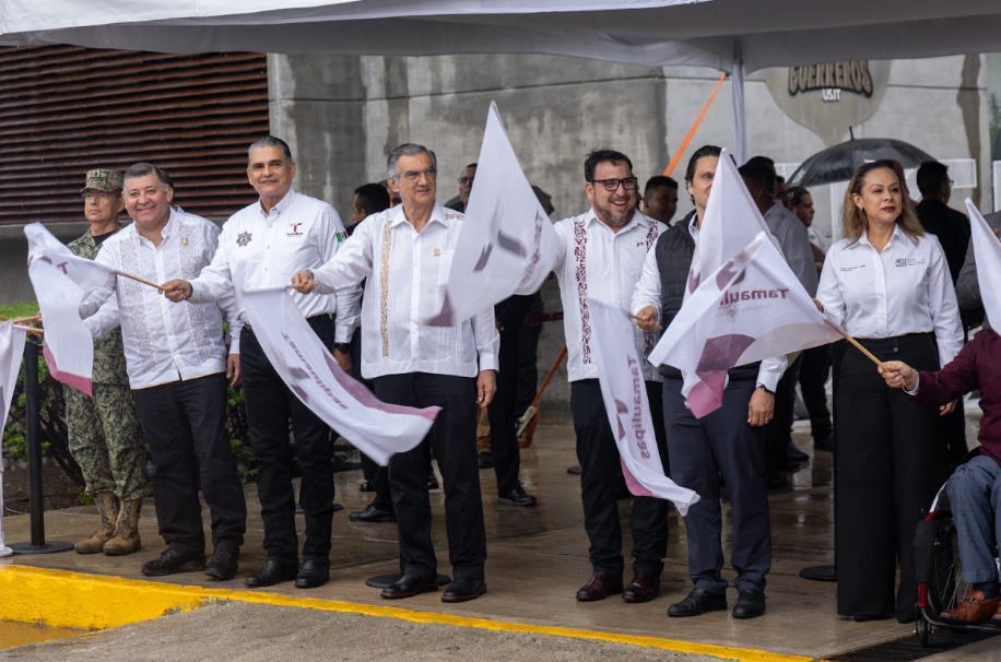 Fortalece SET escuelas públicas con mobiliario y equipos