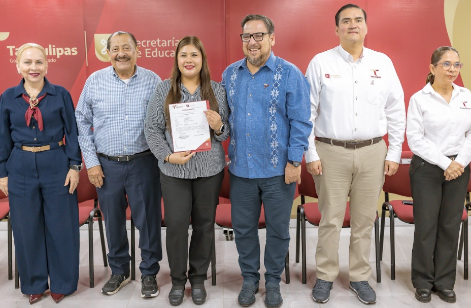 Reconoce SET derechos laborales con entrega de 44 nombramientos a trabajadores de la educación