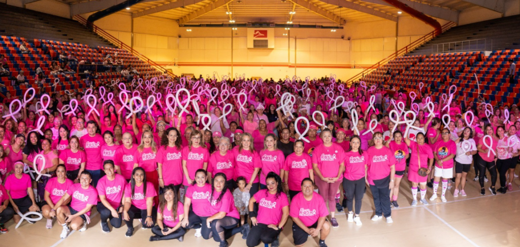 Suma la UAT esfuerzos contra el cáncer de mama mediante el Zumbathón con Causa “Energía Rosa”