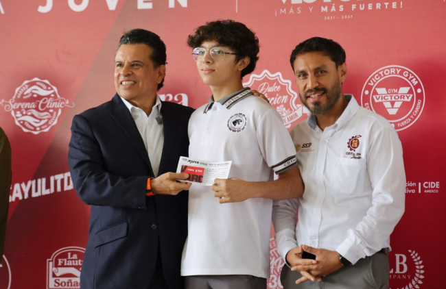 Reciben estudiantes del CBTIS 119 tarjeta jóven del IVJUVE. Reciben estudiantes del CBTIS 119 tarjeta jóven del IVJUVE.