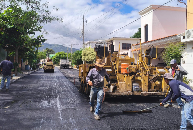 Pavimentación y bacheo de calles en Victoria no se detiene. Pavimentación y bacheo de calles en Victoria no se detiene.